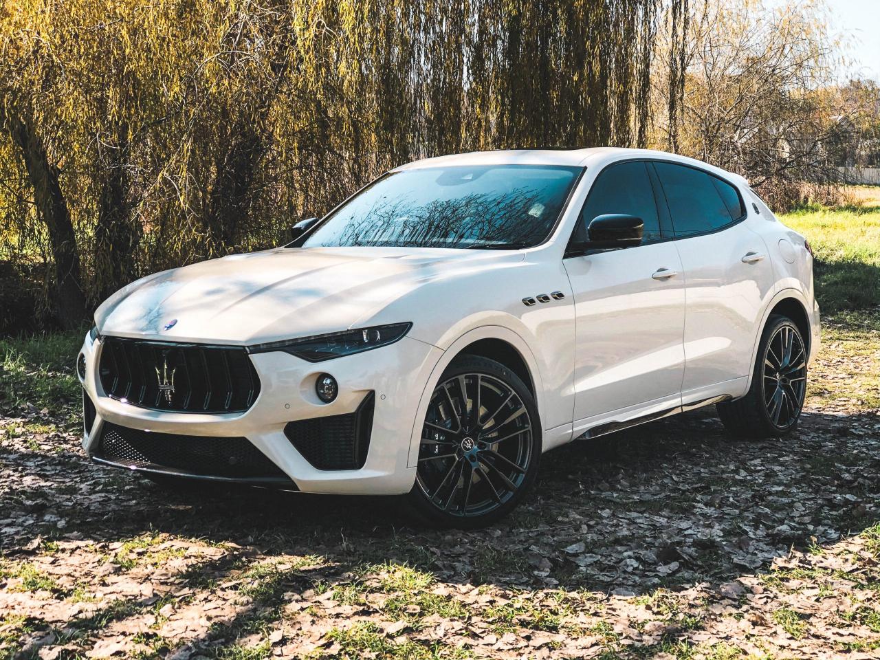 Maserati levante черный